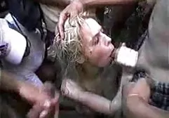 Mulherengo filmepornocompleto homens brancos vestidos com pênis mulheres negras com tranças finas em sua cabeça