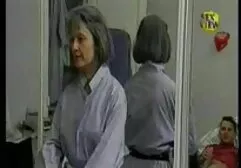 Gordura menina Asiática com Ruiva cabelo pulando um boné no tronco de um cliente pornocompleto Americano