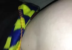 Uma vizinha convidou uma mulher pormo completo negra com uma bunda grossa para visitá la e derramou óleo em sua bunda