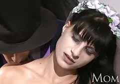 Uma mulher com uma bunda grande substituir o ponto na completo xnxx parte inferior do vertical ocasional tatuado