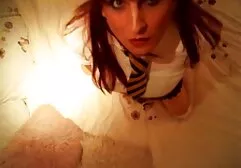 Os alunos se divertem chupando uma pequena garota de um video completo carol miranda homem peludo