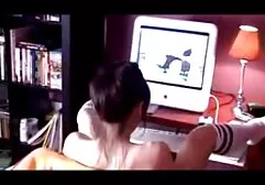 Boneca quente quer peliculascompletaspono esticar sua vagina suavemente com os dedos