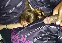 O cliente colocou o pênis na tampa massageadores video completo carol miranda - olhos estreitos no topo da mesa