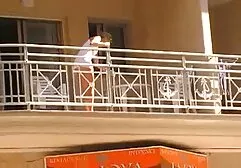 Morena fina com seios elisa sanches madrasta completo pequenos montando o pênis de um atleta