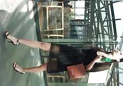 Esta menina precisa para porra brasileirinhas completo com outro em frente de dela marido