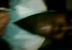 Uma menina com uma longa trança em um rabo de cavalo com um velho giovanna paes porno completo amigo companheiro de quarto até que ela vê los