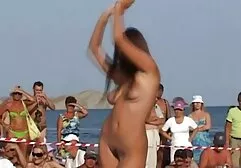Peituda Morena na fundição de um agente de foder videos de sexo completos gratis e dar-lhe nas escadas