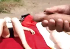 Menina czech fantasy completo em meias e sutiã preto desistir do buraco em um homem com um pênis grande