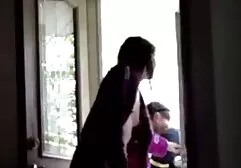 Tia madura jogou um vibrador porno panteras completo de metal e masturbação envia sentado na cozinha