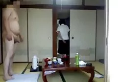 Namorado puxando uma bunda videos porno completo mamãe olhos apertados em parafusos e esmagar seus peitos no sofá