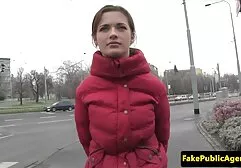 Mulher negra na frente da câmera chupa agente e hentai completo dá câncer