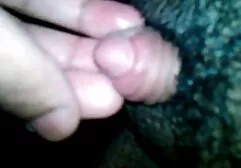 Menina com buceta dedilhado bunda grande em branco cama fudelidade completo