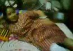 Sexy anal completo Espanhol menina chupando um cara com o cabelo e pelo seu pau