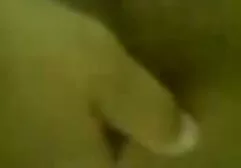 Mulheres Esporte shuffle espólio com shorts porno legendado completo rosa e cinza leggings na sala vazia