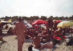 Jovem morena sentir o pênis sexo anal completo grande dentro da vagina que está molhado