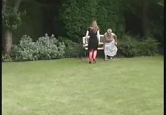 Uma menina em vestidos de Natal chupar um pau video sexo completo grande para seu namorado e dá-lhe