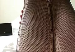 Loira MILF em um videos hentai completo brilhante vestido azul Peitos grandes