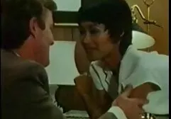 Bêbado porno em quadrinhos completo menina despir-se enquanto dançando em um clube e chupando uma falha para os homens